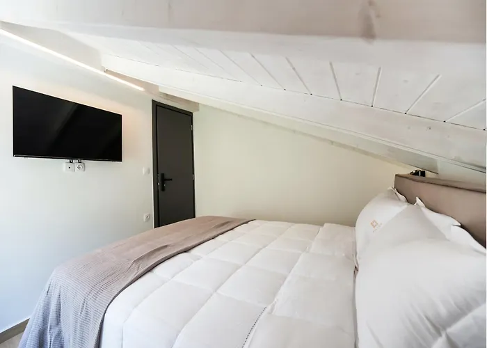 Apartman Pillow